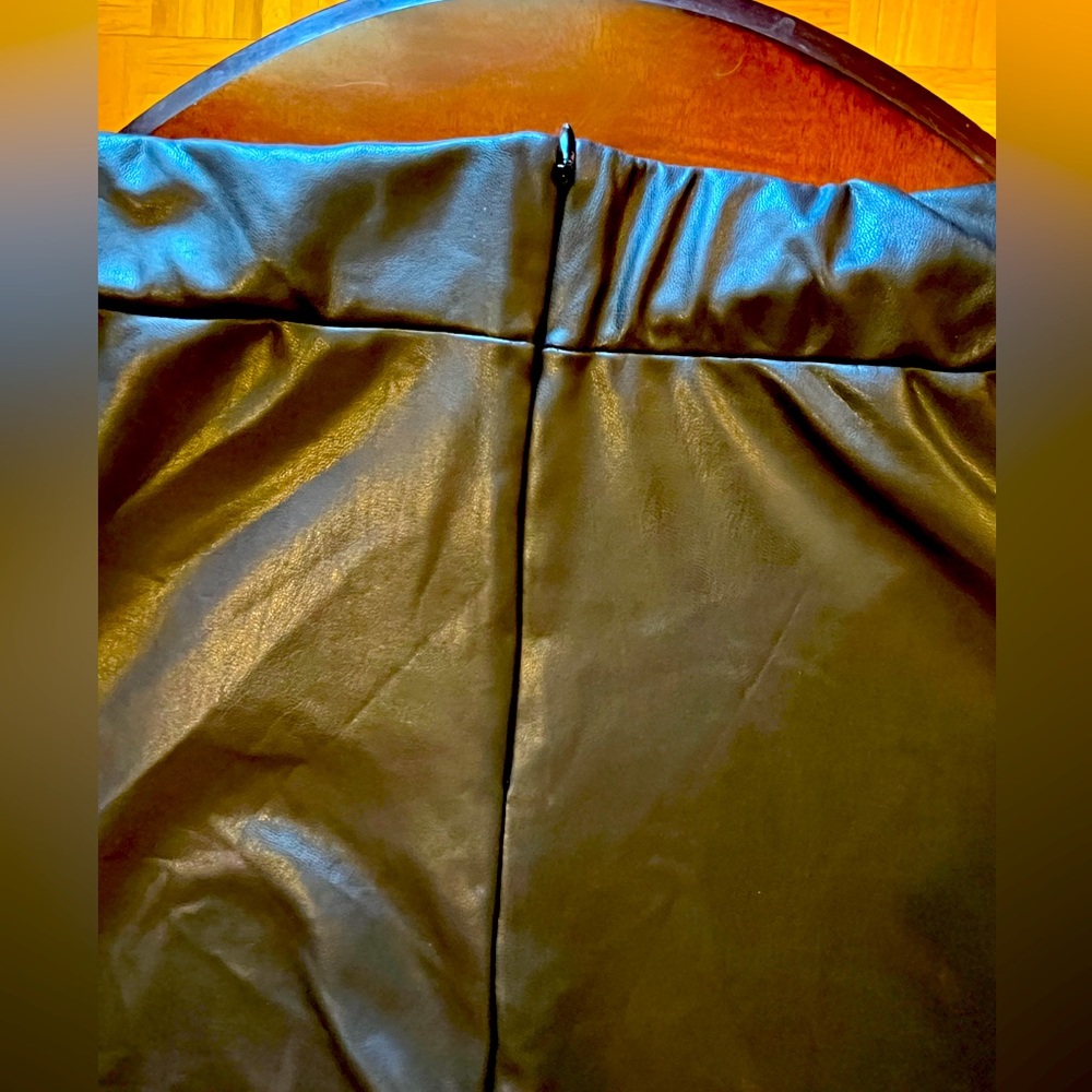 Anthropologie faux leather slit pants / leggings. Stretchy waist. Black. Size M - Picture 9 of 11